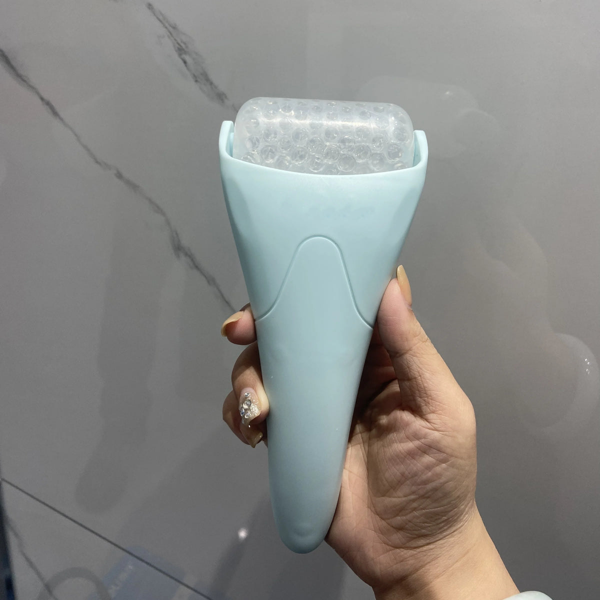 Aura Glow Ice Roller